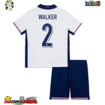 Camisa de Futebol Inglaterra Kyle Walker #2 Equipamento Principal Infantil Europeu 2024 Manga Curta (+ Calças curtas)